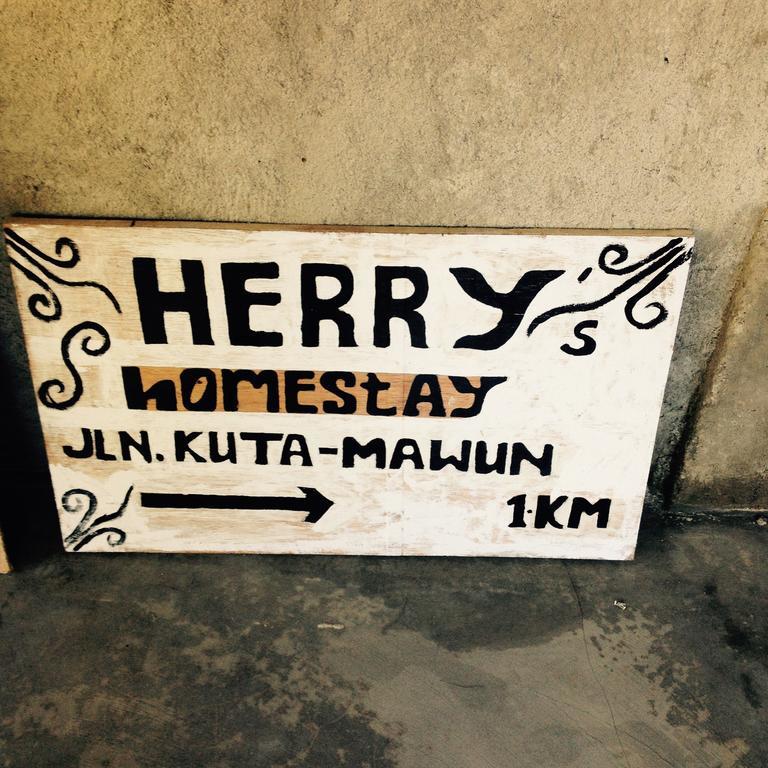 Herry Homestay Kuta  Exteriör bild
